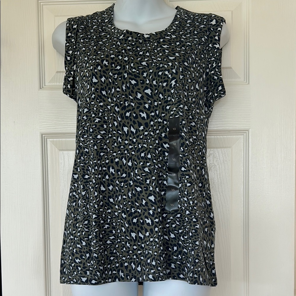 NWT Banana Republic Tee